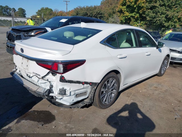 58ADA1C1XNU017546 Lexus ES 300H