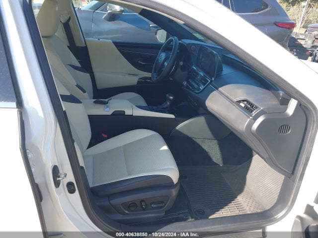 58ADA1C1XNU017546 Lexus ES 300H