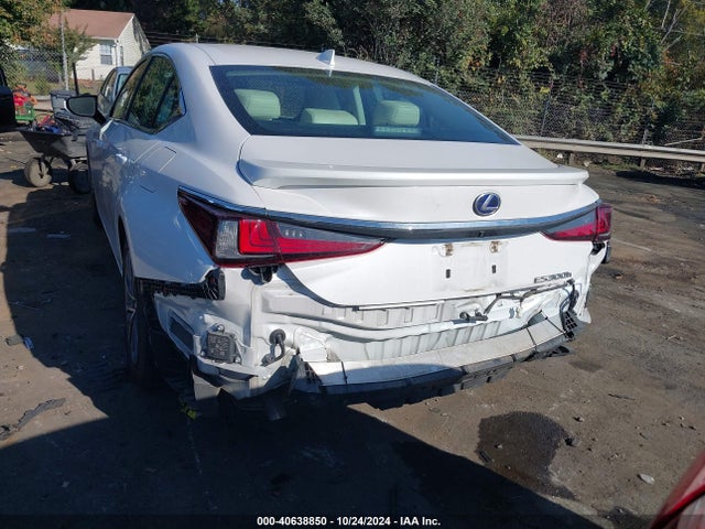 58ADA1C1XNU017546 Lexus ES 300H