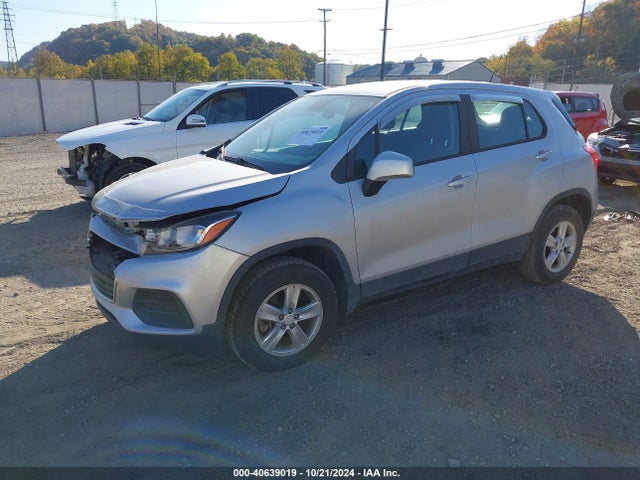 Chevrolet TRAX LS 2017 3GNCJNSB9HL262448 Image 2