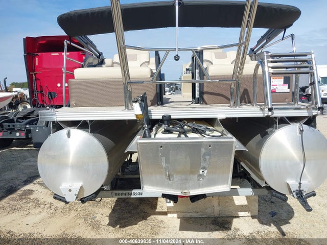 40639835 :رقم المزاد ، 5KZBB2226PA073343 vin ، 2023 Crest Iii Pontoon مزاد بيع