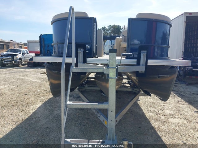 40639835 :رقم المزاد ، 5KZBB2226PA073343 vin ، 2023 Crest Iii Pontoon مزاد بيع