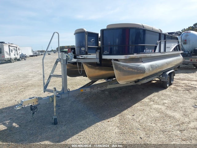 40639835 :رقم المزاد ، 5KZBB2226PA073343 vin ، 2023 Crest Iii Pontoon مزاد بيع