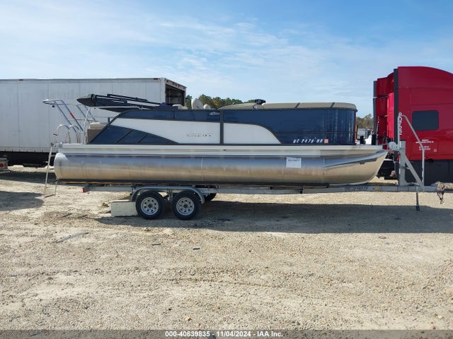 40639835 :رقم المزاد ، 5KZBB2226PA073343 vin ، 2023 Crest Iii Pontoon مزاد بيع