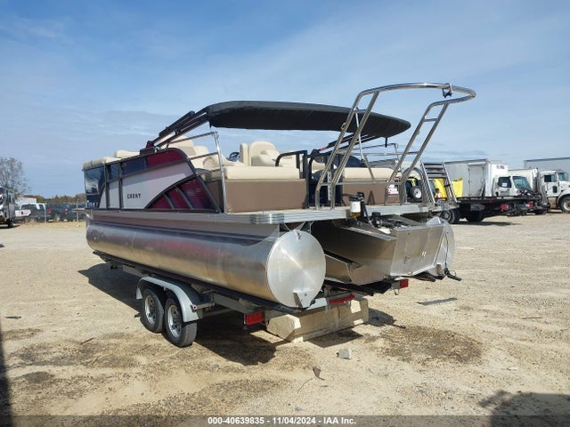 40639835 :رقم المزاد ، 5KZBB2226PA073343 vin ، 2023 Crest Iii Pontoon مزاد بيع