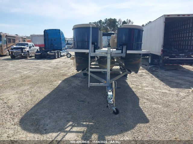 40639835 :رقم المزاد ، 5KZBB2226PA073343 vin ، 2023 Crest Iii Pontoon مزاد بيع