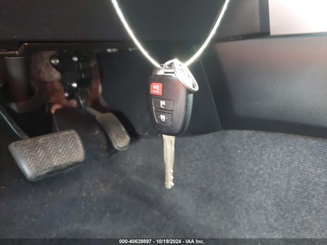 JTMZFREV5HJ126830 Toyota RAV4 LE