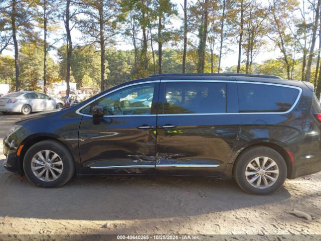 2C4RC1BG8HR788025 Chrysler Pacifica Touring-l