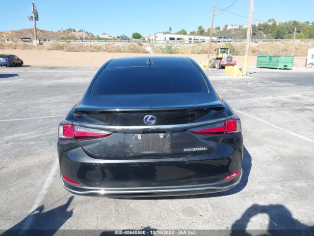58ADA1C1XNU014663 Lexus ES 300H