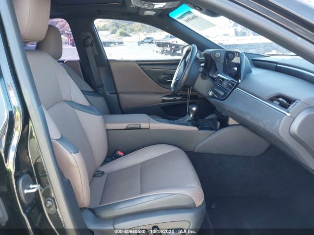 58ADA1C1XNU014663 Lexus ES 300H