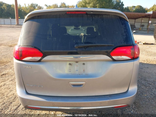 Chrysler Pacifica 2019 2C4RC1BG6KR561164 Image 17