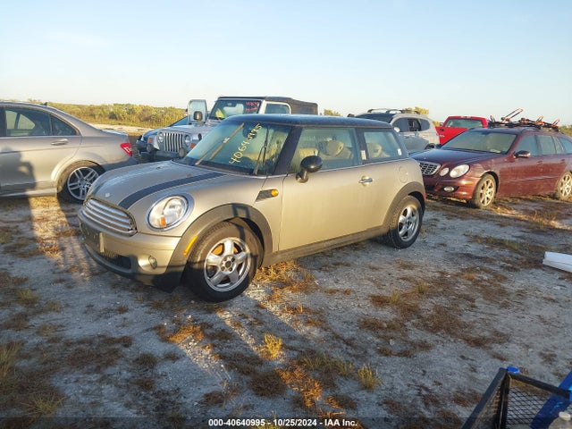 2007 MINI COOPER HARDTOP WMWMF33587TU60750 Photo 1