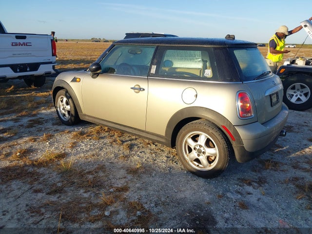 2007 MINI COOPER HARDTOP WMWMF33587TU60750 Photo 2