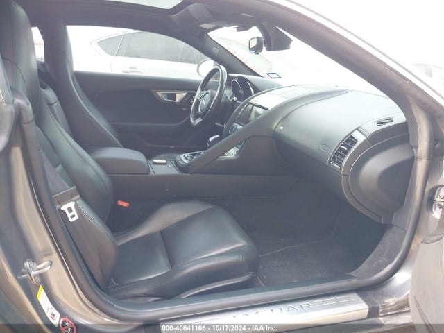 2017 JAGUAR F-TYPE SAJWA6AT3H8K41519 Photo 4