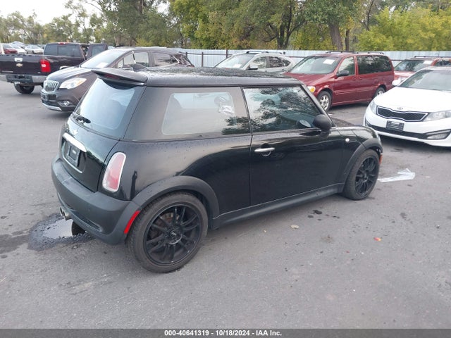 2005 MINI COOPER S WMWRE33445TD96349 Photo 3