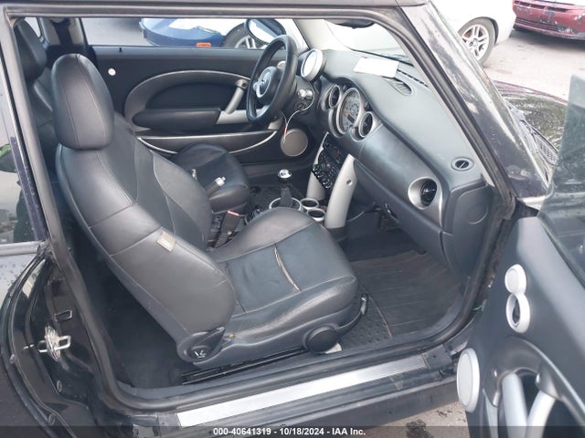 2005 MINI COOPER S WMWRE33445TD96349 Photo 4