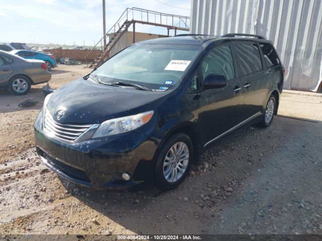 5TDYZ3DC8HS854239 Toyota Sienna Xle Premium 8 Passenger