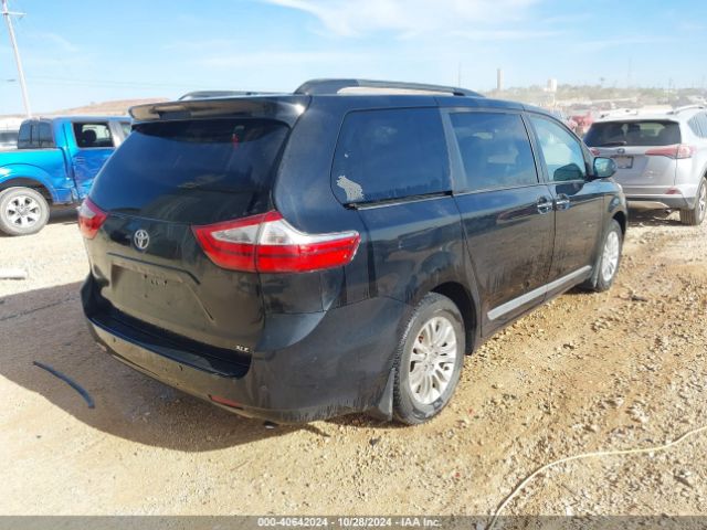 5TDYZ3DC8HS854239 Toyota Sienna Xle Premium 8 Passenger