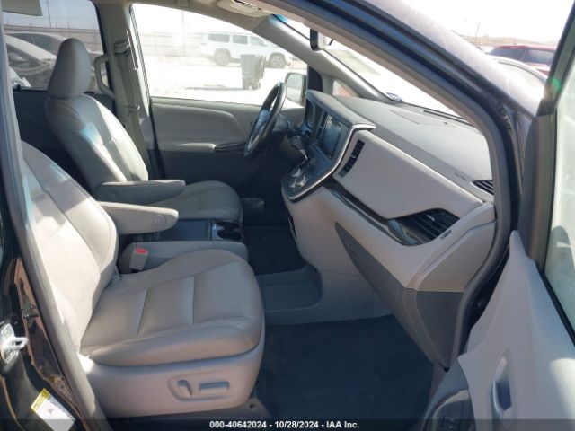 5TDYZ3DC8HS854239 Toyota Sienna Xle Premium 8 Passenger