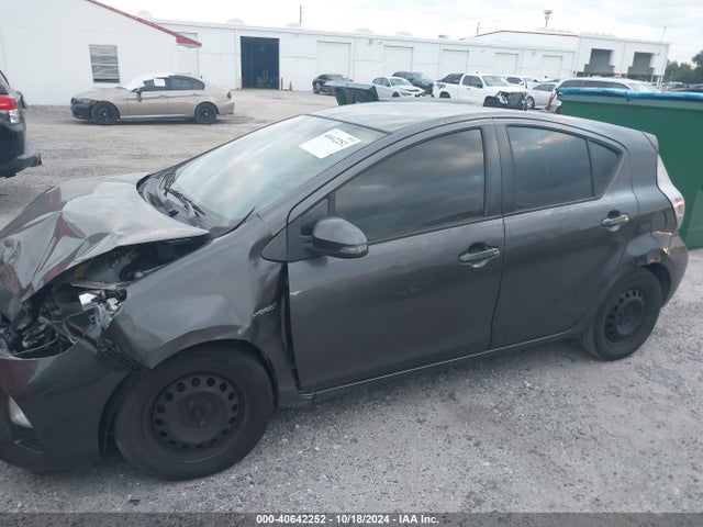 JTDKDTB32E1061860 Toyota Prius C Two
