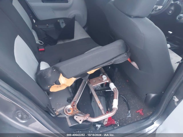 JTDKDTB32E1061860 Toyota Prius C Two
