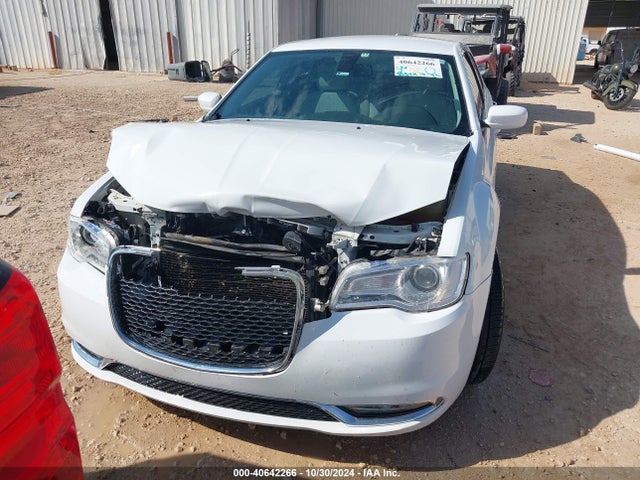 2C3CCAAG2JH342475 Chrysler 300 Touring