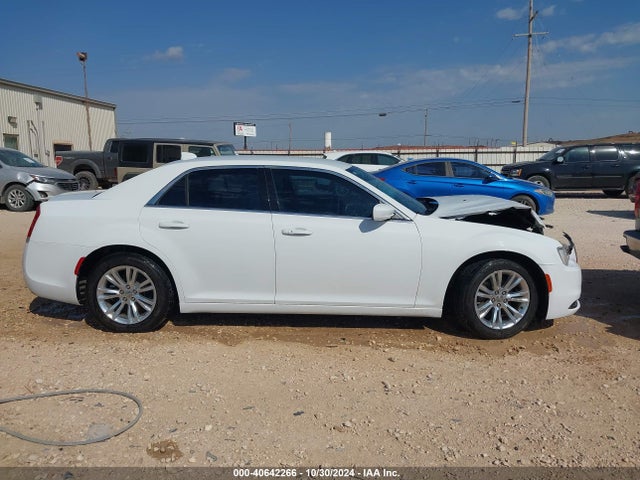 2C3CCAAG2JH342475 Chrysler 300 Touring