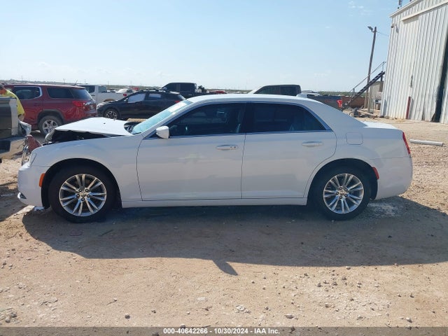 Chrysler 300 Touring 2018 2C3CCAAG2JH342475 Image 14