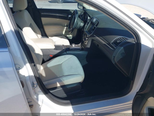2C3CCAAG2JH342475 Chrysler 300 Touring
