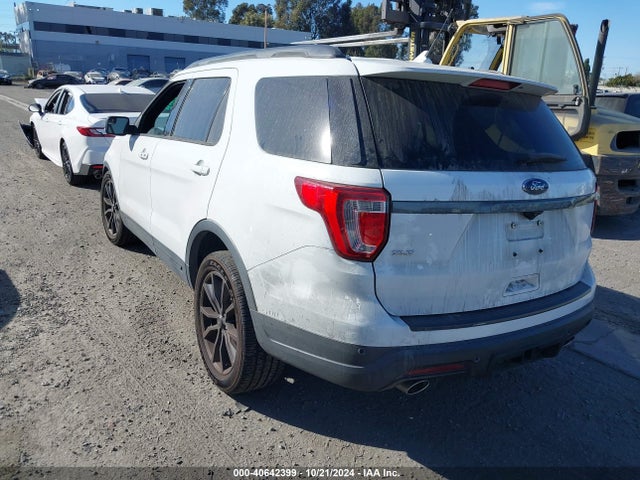 Ford EXPLORER XLT 2018 1FM5K7D8XJGC93936 Image 3