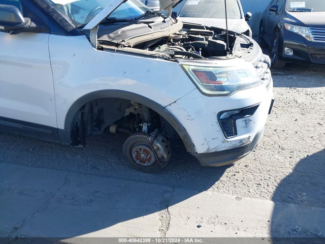 Ford EXPLORER XLT 2018 1FM5K7D8XJGC93936 Image 6