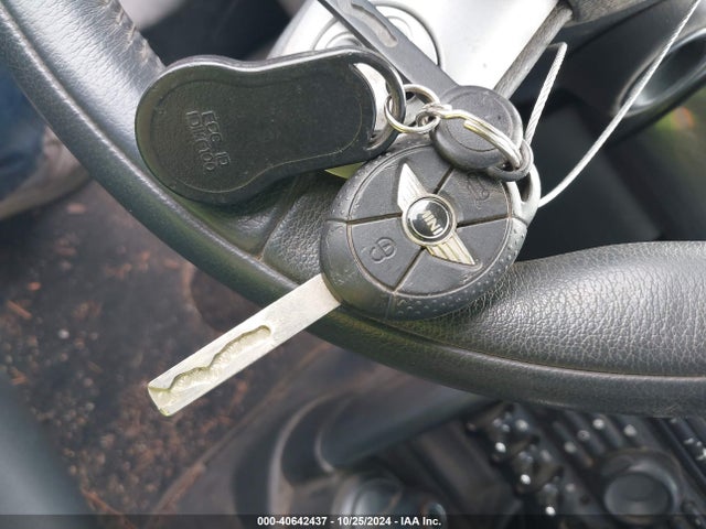 2006 MINI COOPER WMWRC33556TK73012 Photo 10