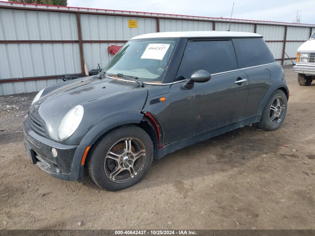 2006 MINI COOPER WMWRC33556TK73012 Photo 1