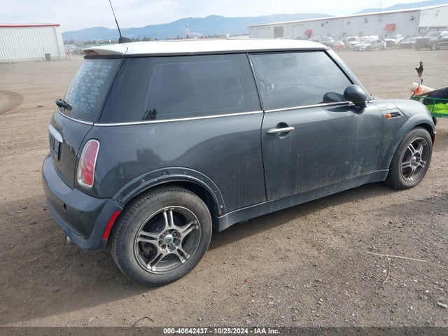 2006 MINI COOPER WMWRC33556TK73012 Photo 3