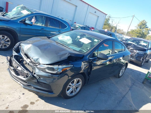 Chevrolet Cruze Lt Auto 2018 1G1BE5SM2J7107317 Image 2