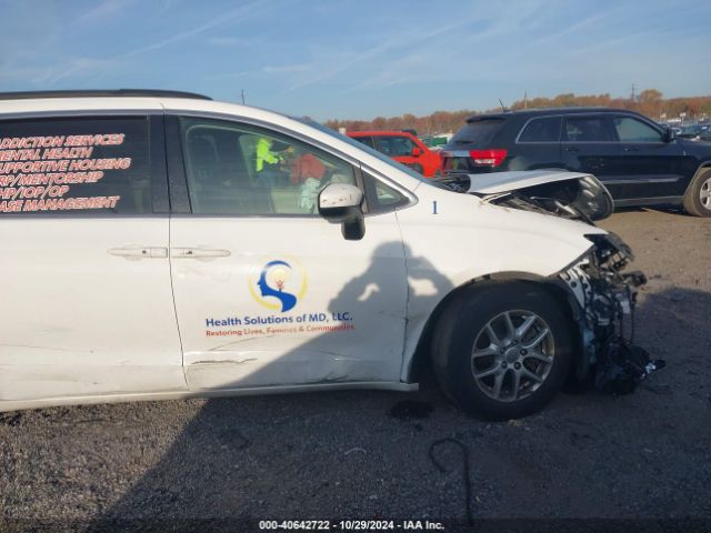 2C4RC1DGXLR178150 Chrysler Voyager Lxi