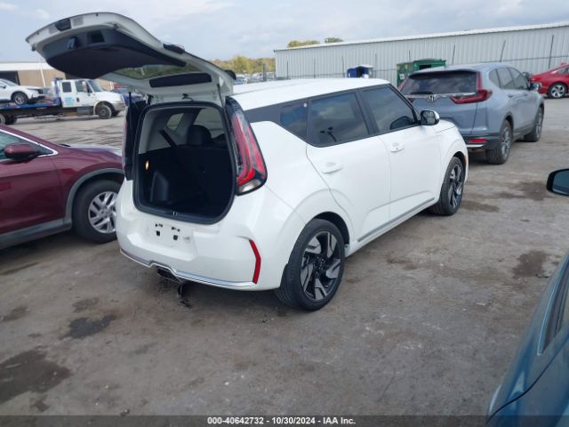 KNDJ53AU8P7868256 KIA Soul Gt-line