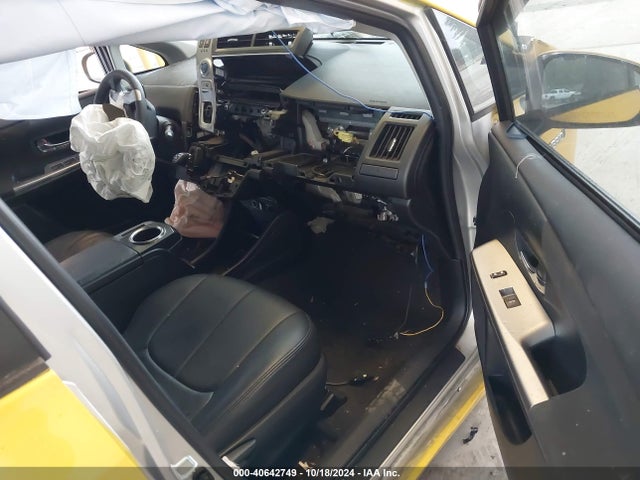 Toyota Prius V Two 2016 JTDZN3EU6GJ041632 Image 5