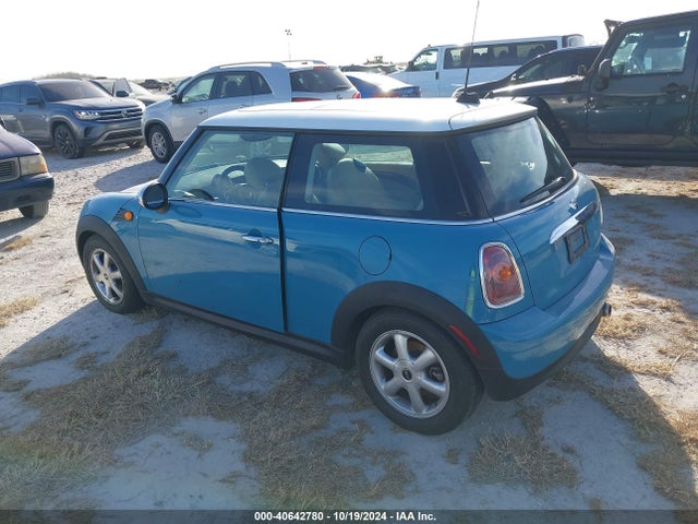 2007 MINI COOPER HARDTOP WMWMF33587TT57036 Photo 2