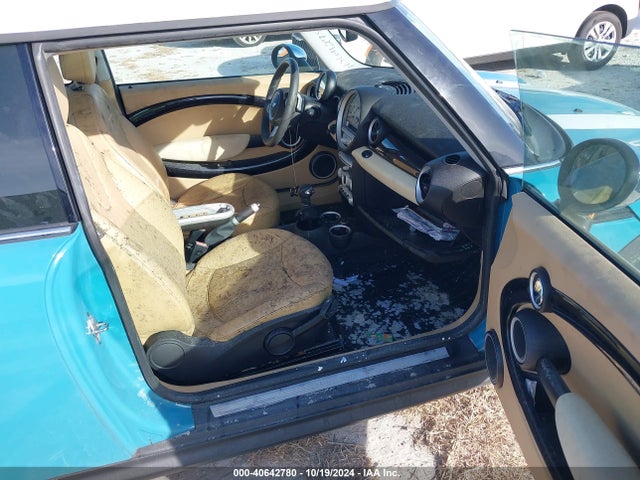 2007 MINI COOPER HARDTOP WMWMF33587TT57036 Photo 4