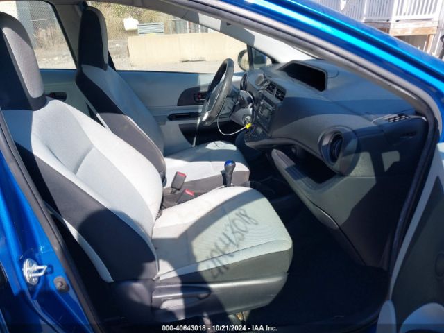 JTDKDTB3XE1562706 Toyota Prius C One