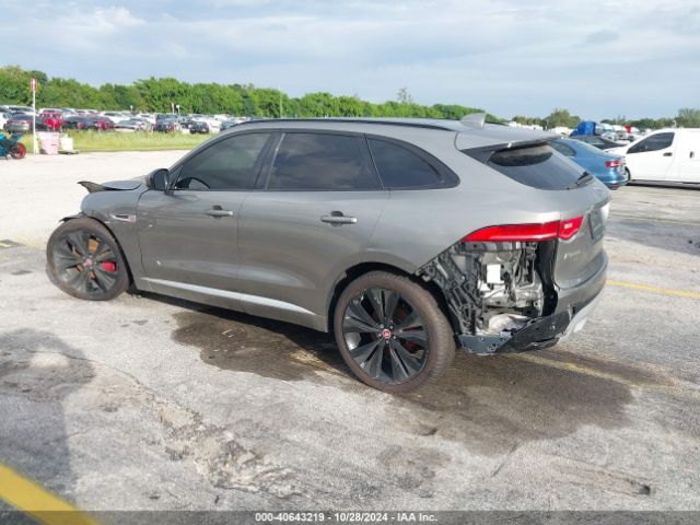 2018 JAGUAR F-PACE SADCM2FV2JA271738 Photo 2