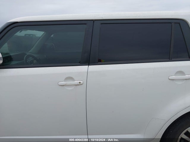 Scion XB 2014 JTLZE4FE4EJ053082 Image 14