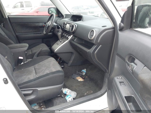 JTLZE4FE4EJ053082 Scion XB