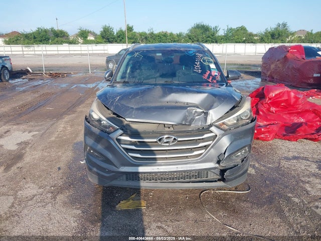 KM8J3CA47HU289179 Hyundai TUCSON SE