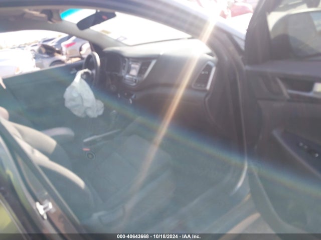 KM8J3CA47HU289179 Hyundai TUCSON SE