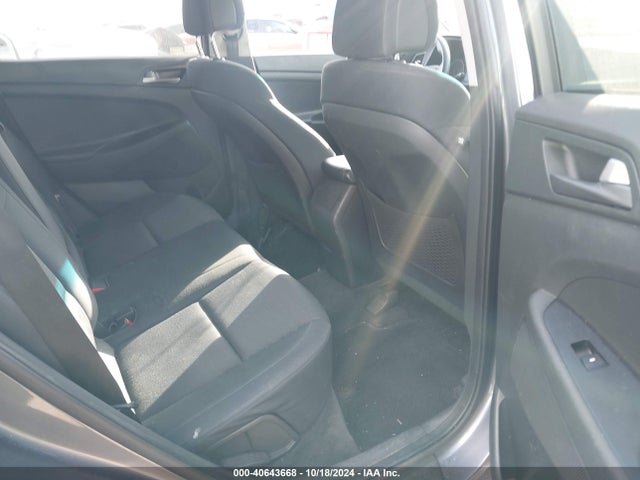 KM8J3CA47HU289179 Hyundai TUCSON SE