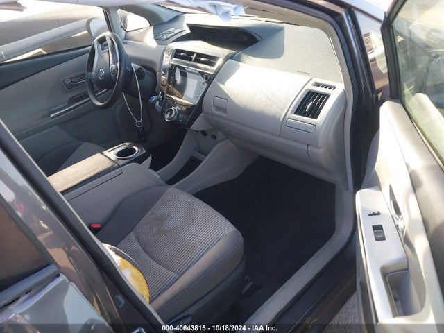 Toyota Prius V Two 2015 JTDZN3EU7FJ034803 Image 5
