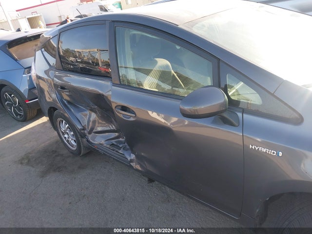 Toyota Prius V Two 2015 JTDZN3EU7FJ034803 Image 6