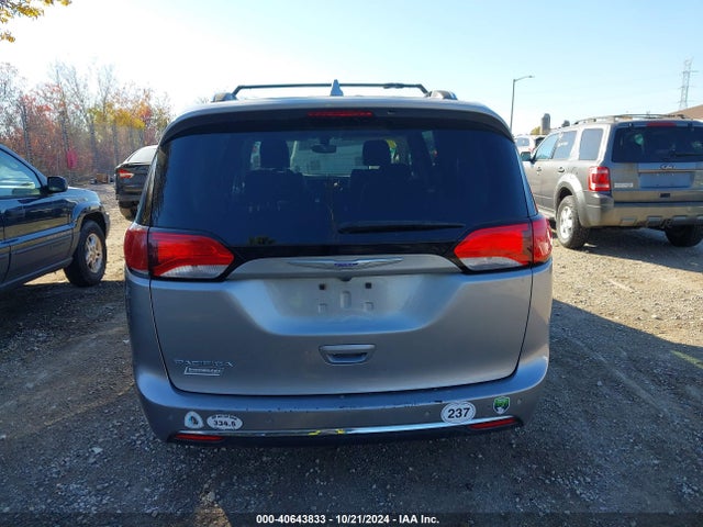 Chrysler Pacifica Touring L 2018 2C4RC1BG9JR227645 Image 16